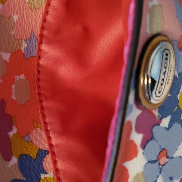 Coach Peyton Floral Medium Wristlet - Picture 6 of 11